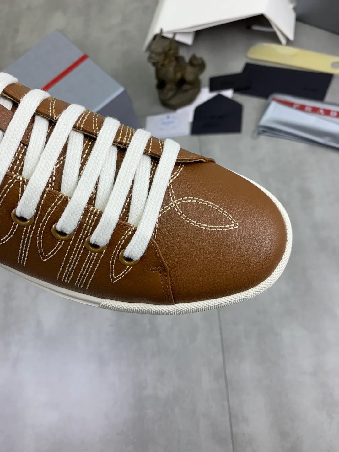 Men's men's shoes P560💰[New model] The latest hot model is on the official website, 🆘 The trendy brand (Prada) mainly promotes the hot model, avant-garde and versatile fashion men's shoes private version mold opening, cowhide surface splicing 1:1.. Fashionable and simple, original imported cowhide lining cowhide feet; the atmosphere and personality are more fashionable, eye-catching and pursuing class. It will subvert the old ideas and be a must-have for fashion trendsetters with you! Must keep it for yourself! Tall and comfortable, large and low, high-end quality workmanship. Code number: 38-44 3️⃣optional.